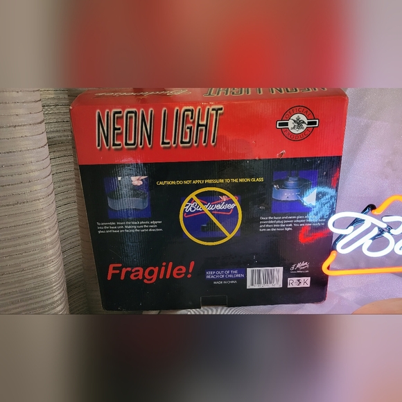 BUDWEISER Beer NEON GAS Light Bar Pub Sign Light Red Bow Tie - Picture 8 of 11